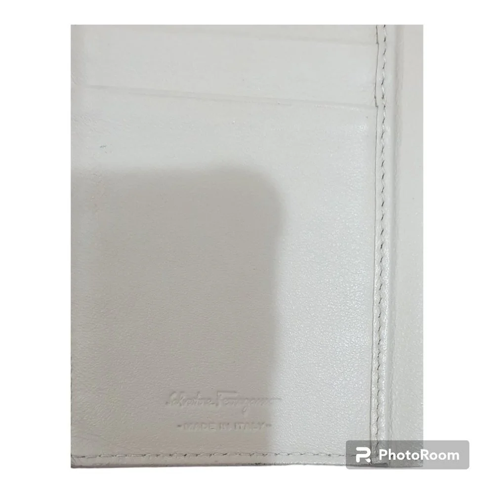 Salvatore Ferragamo Long Bill Compartment Leather Used Auth IY-660440